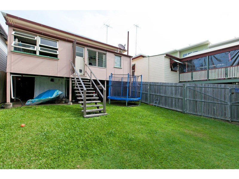 53 Yamboyna Street, Manly QLD 4179