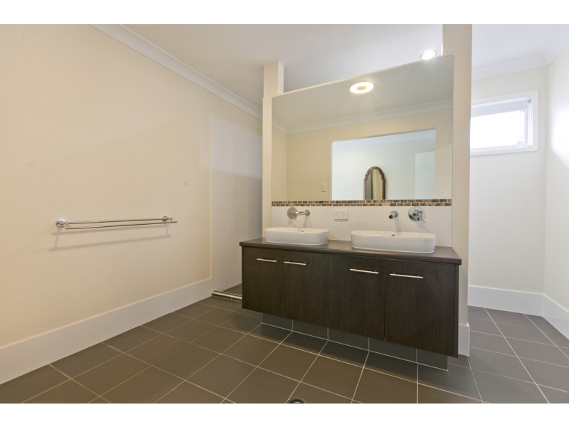 94 Worthing Street, Wynnum QLD 4178