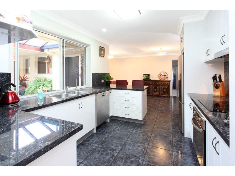 48 Duncan Street, Wynnum QLD 4178