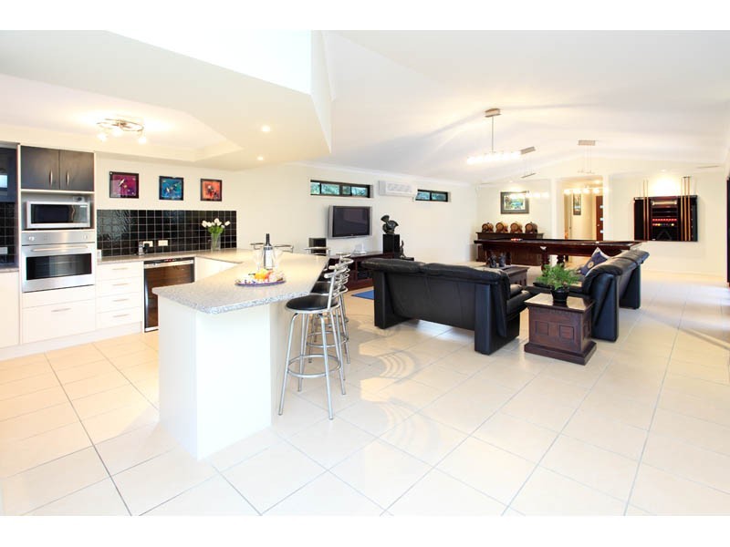 48 Duncan Street, Wynnum QLD 4178