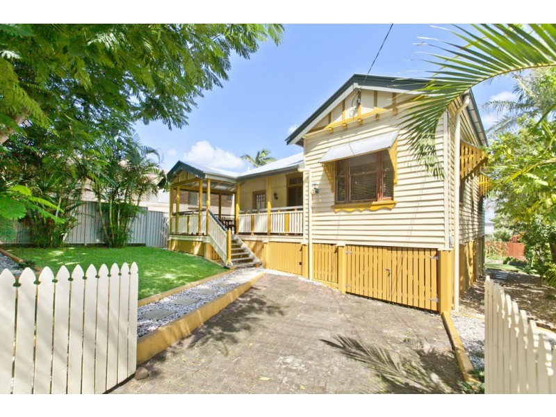 18 Roseberry Parade, Wynnum West QLD 4178