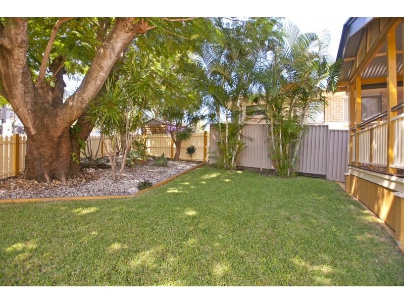 18 Roseberry Parade, Wynnum West QLD 4178
