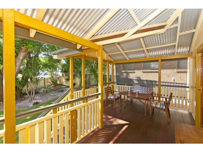 18 Roseberry Parade, Wynnum West QLD 4178