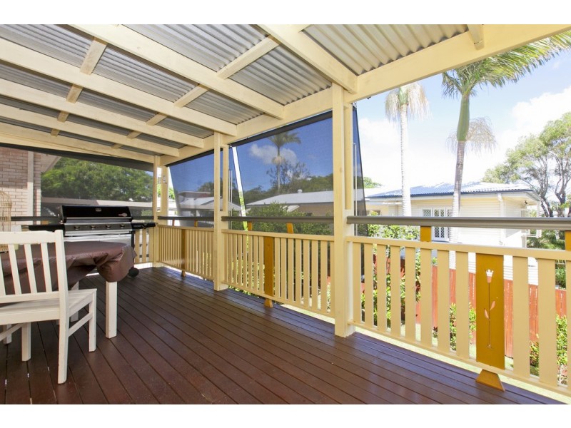 18 Roseberry Parade, Wynnum West QLD 4178