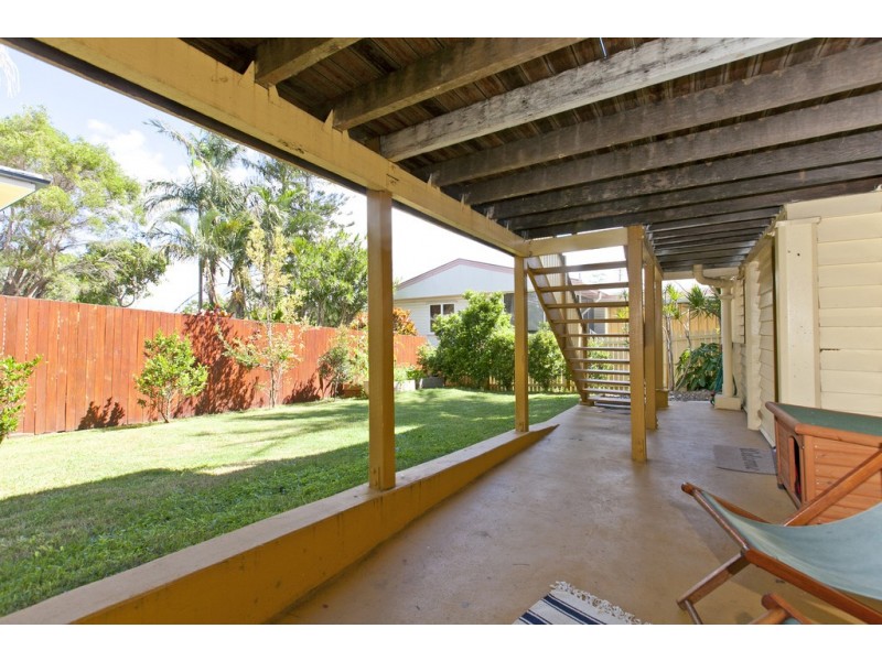 18 Roseberry Parade, Wynnum West QLD 4178