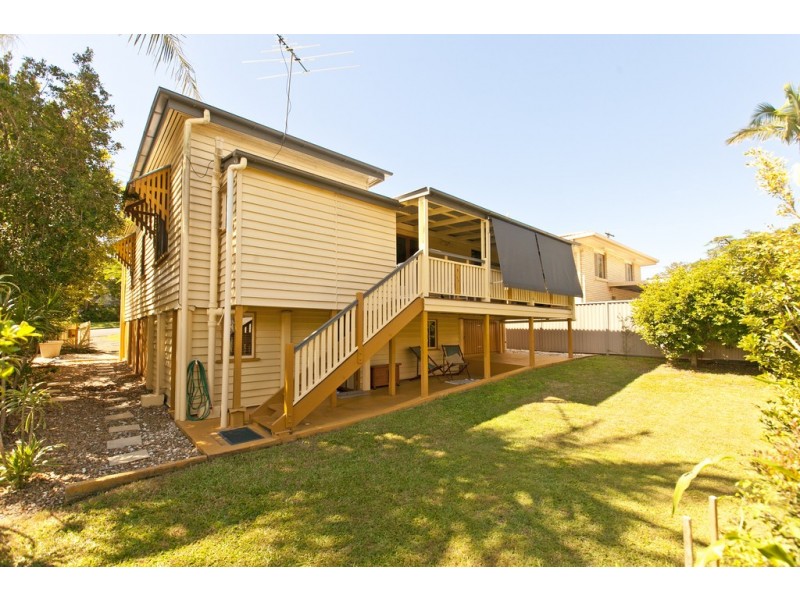 18 Roseberry Parade, Wynnum West QLD 4178
