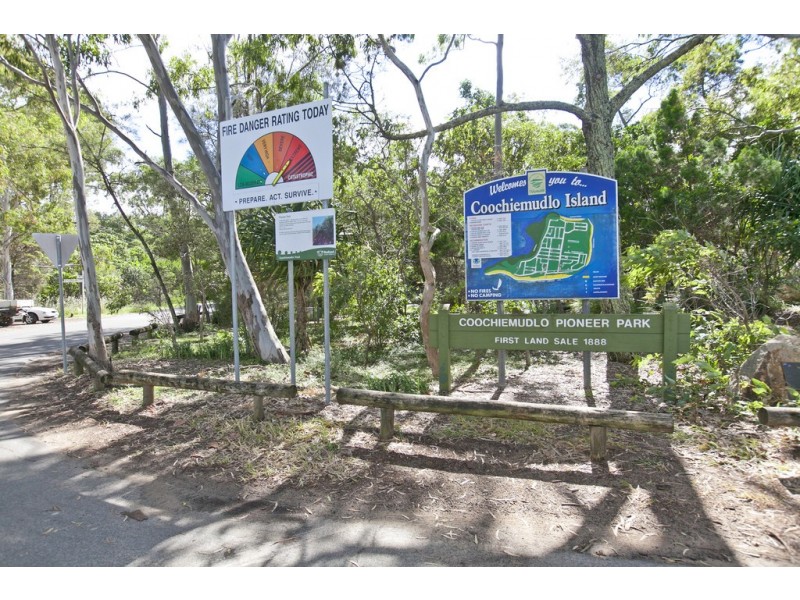 27 Perulpa Street, Coochiemudlo Island QLD 4184