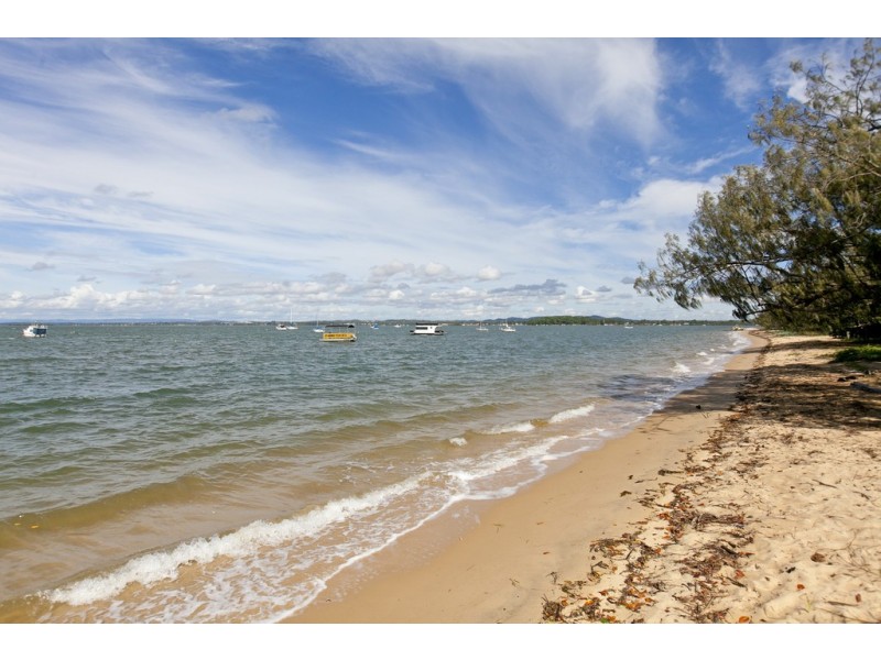 27 Perulpa Street, Coochiemudlo Island QLD 4184