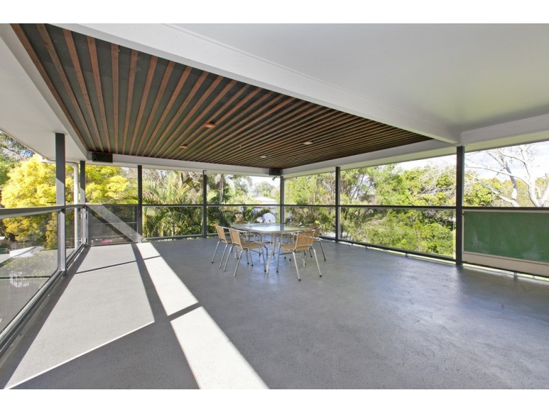 42 Roseberry Parade, Wynnum West QLD 4178