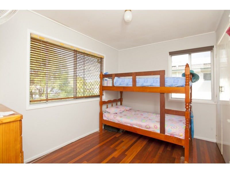 42 Roseberry Parade, Wynnum West QLD 4178