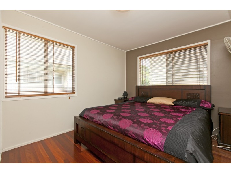 42 Roseberry Parade, Wynnum West QLD 4178