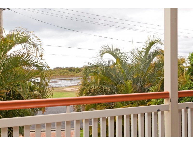 797 Esplanade, Lota QLD 4179