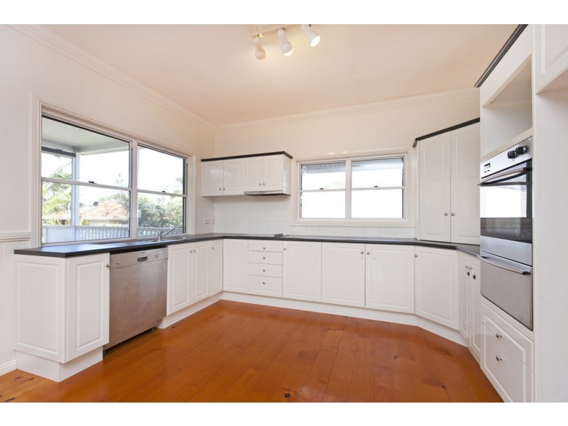 52 Duncan Street, Wynnum West QLD 4178