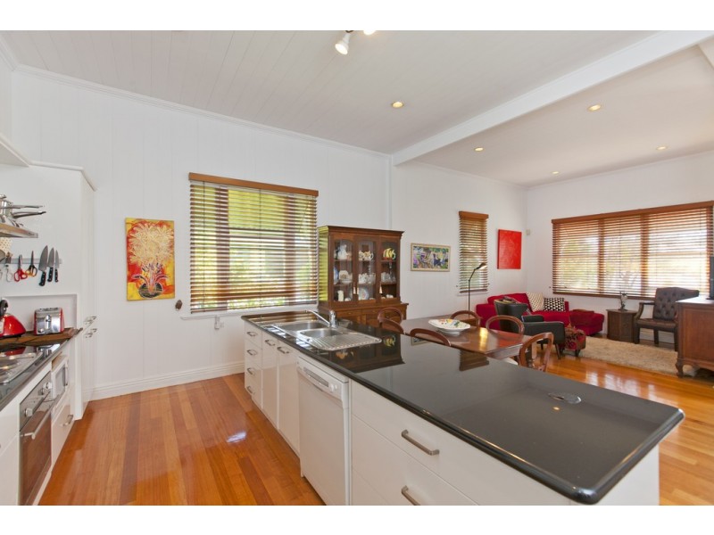 97 Wynnum Esplanade, Wynnum QLD 4178
