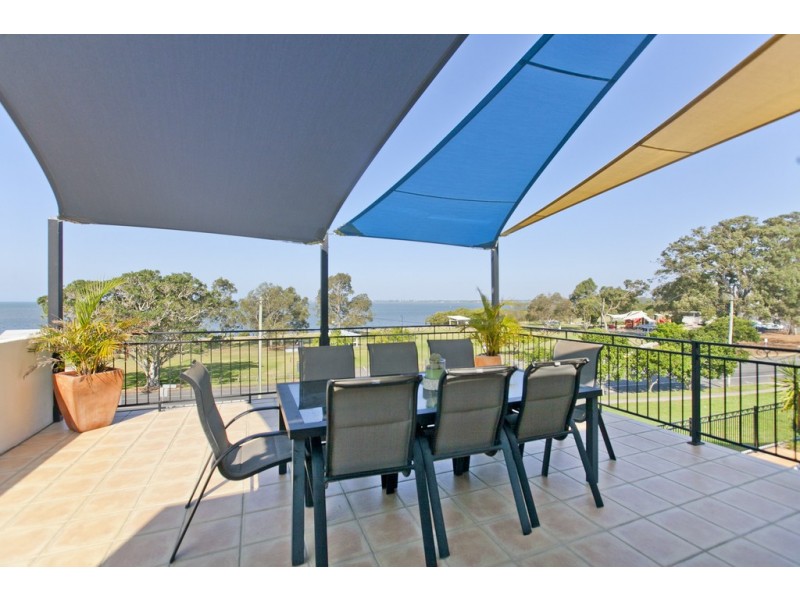 669 Esplanade, Lota QLD 4179