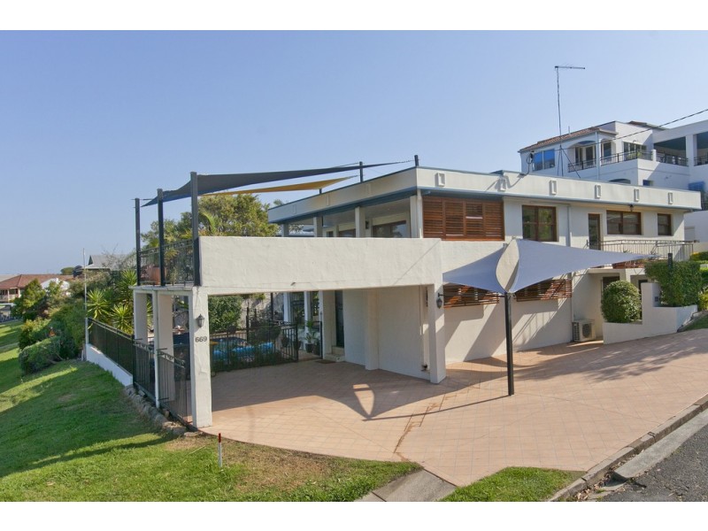 669 Esplanade, Lota QLD 4179