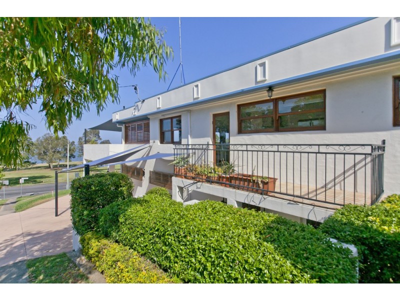 669 Esplanade, Lota QLD 4179