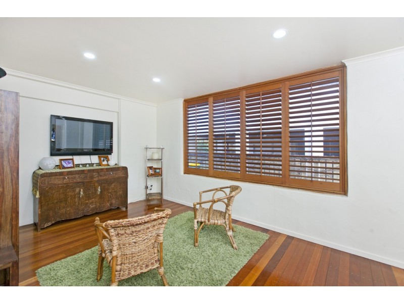 669 Esplanade, Lota QLD 4179