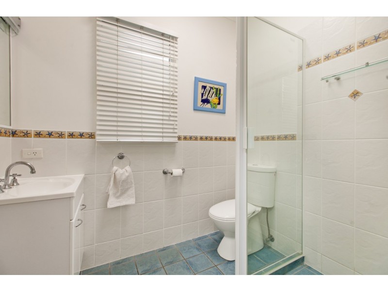 669 Esplanade, Lota QLD 4179
