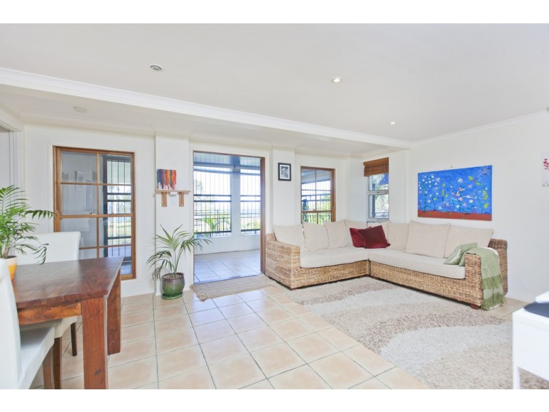 669 Esplanade, Lota QLD 4179
