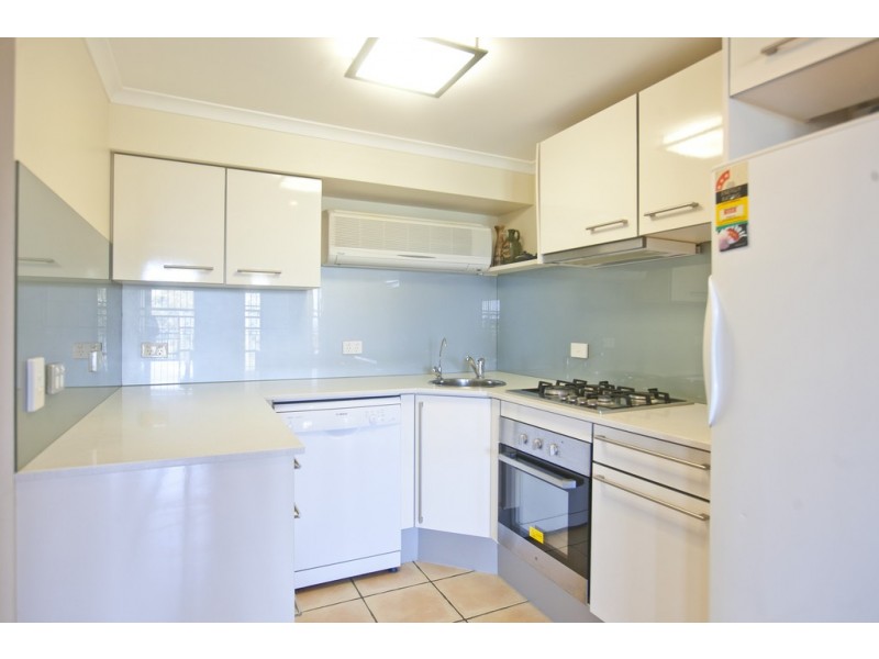 669 Esplanade, Lota QLD 4179
