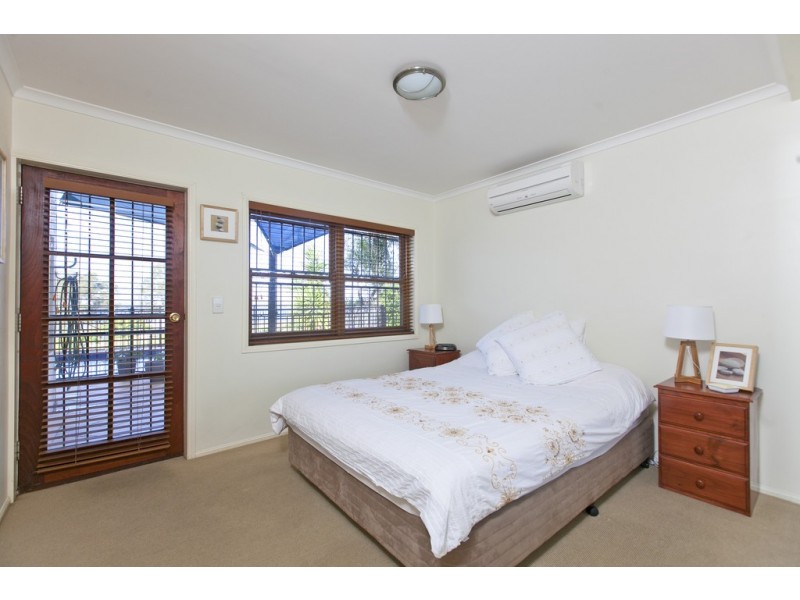 669 Esplanade, Lota QLD 4179