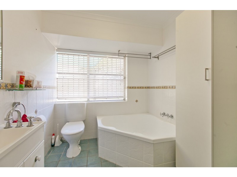 669 Esplanade, Lota QLD 4179