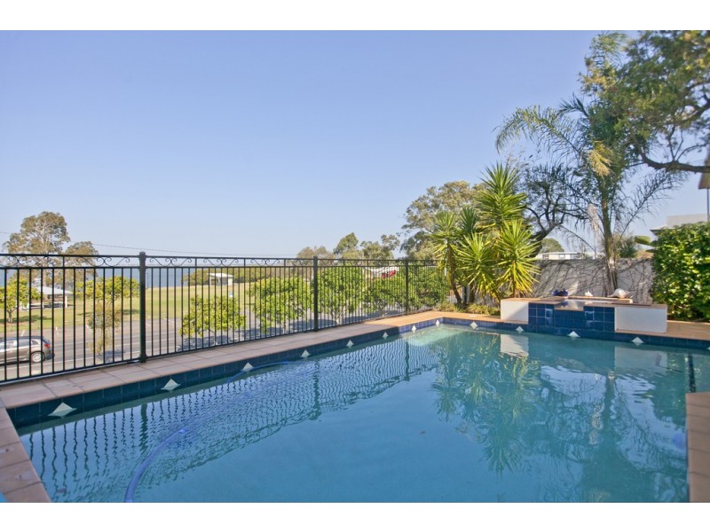 669 Esplanade, Lota QLD 4179