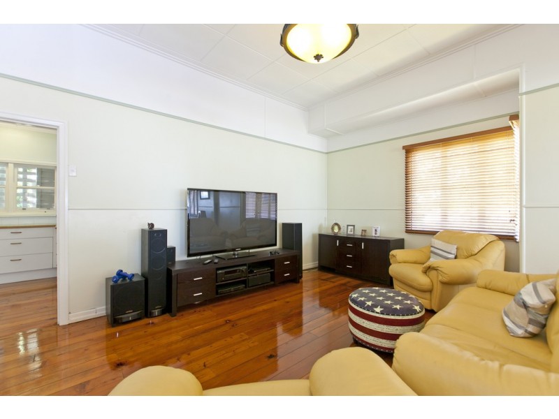 83 Waterloo Esplanade, Wynnum QLD 4178