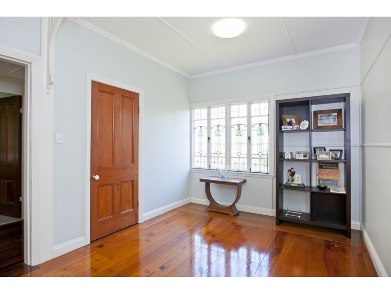 83 Waterloo Esplanade, Wynnum QLD 4178