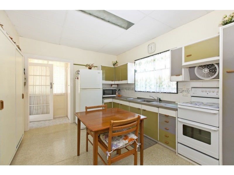 57 Tingalpa Street, Wynnum West QLD 4178