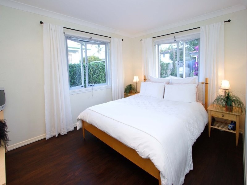 11 Hinckley Street, Manly West QLD 4179