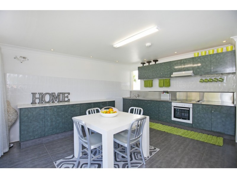 24 Alkoomie Street, Wynnum QLD 4178