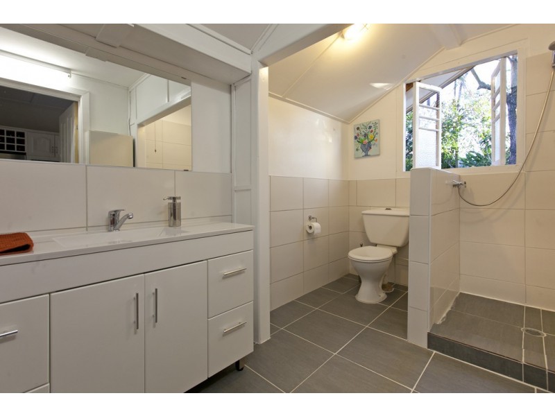 50 Seabreeze Road, Manly West QLD 4179