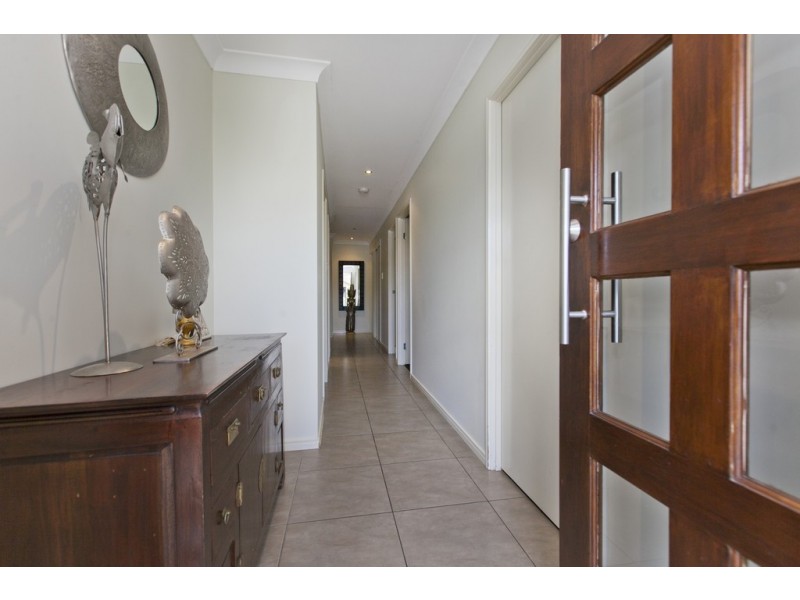 60 Lexey Crescent, Wakerley QLD 4154