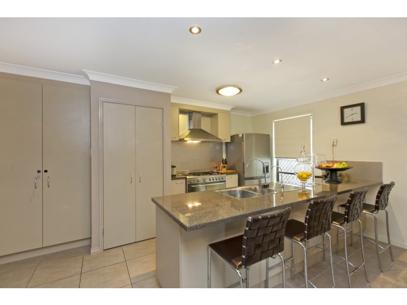 60 Lexey Crescent, Wakerley QLD 4154