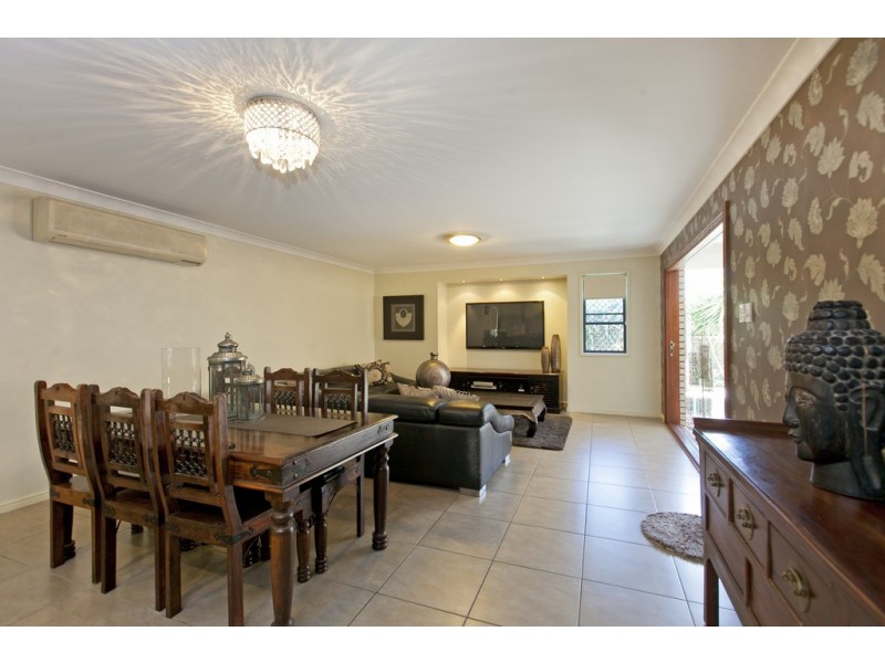 60 Lexey Crescent, Wakerley QLD 4154