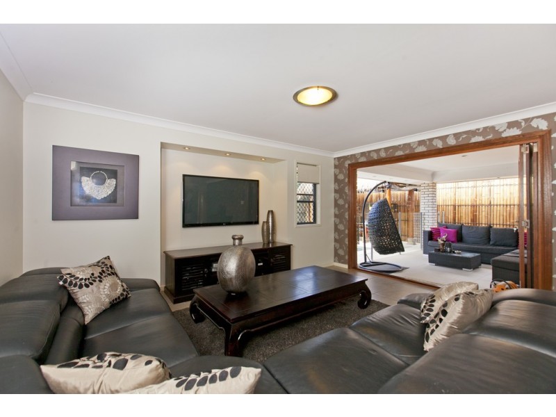 60 Lexey Crescent, Wakerley QLD 4154