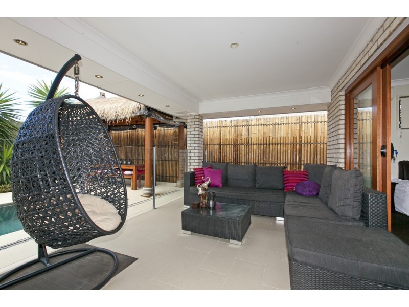 60 Lexey Crescent, Wakerley QLD 4154