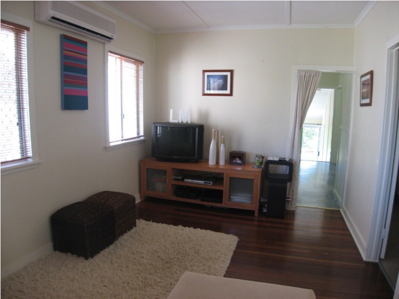 19 Parramatta Street, Manly QLD 4179