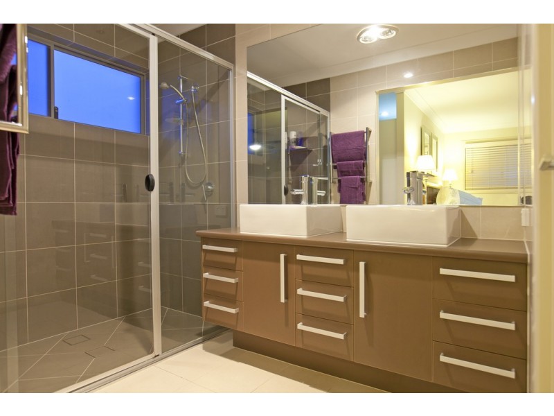 26 Tall Trees Circuit, Wakerley QLD 4154