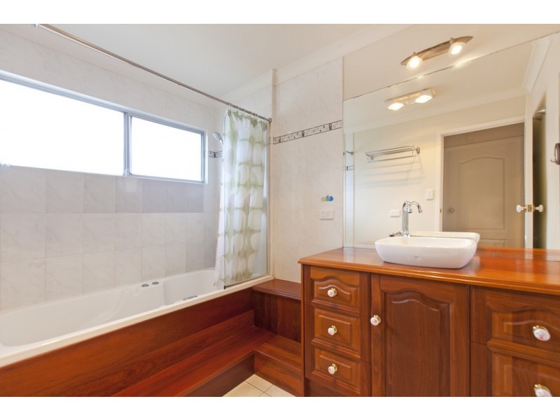 73 Waterview Avenue, Wynnum QLD 4178