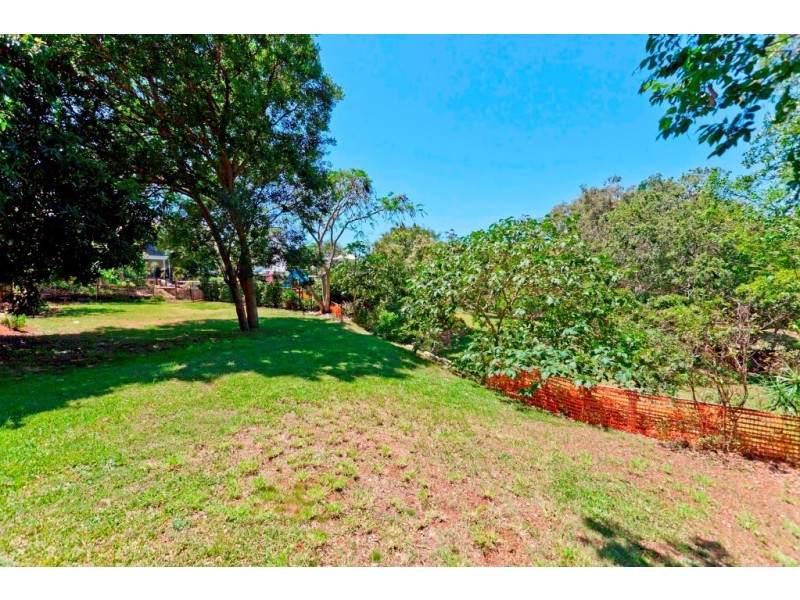 18 Ashton Street, Wynnum QLD 4178