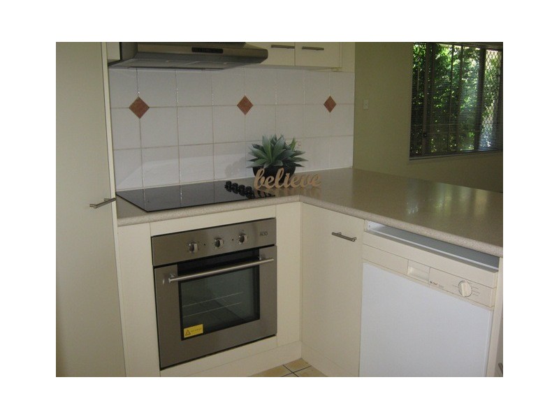 10 School Road, Wynnum West QLD 4178