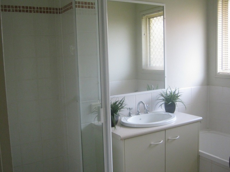 10 School Road, Wynnum West QLD 4178