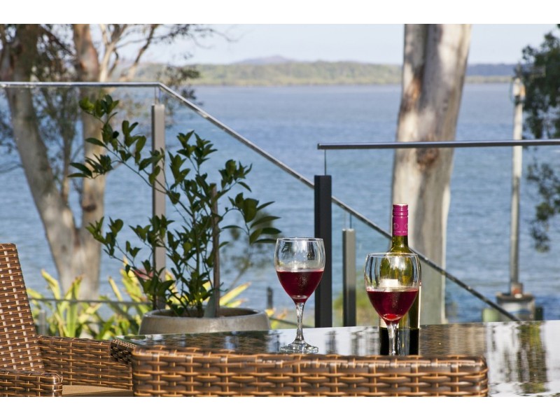 1a Bay Street, Redland Bay QLD 4165