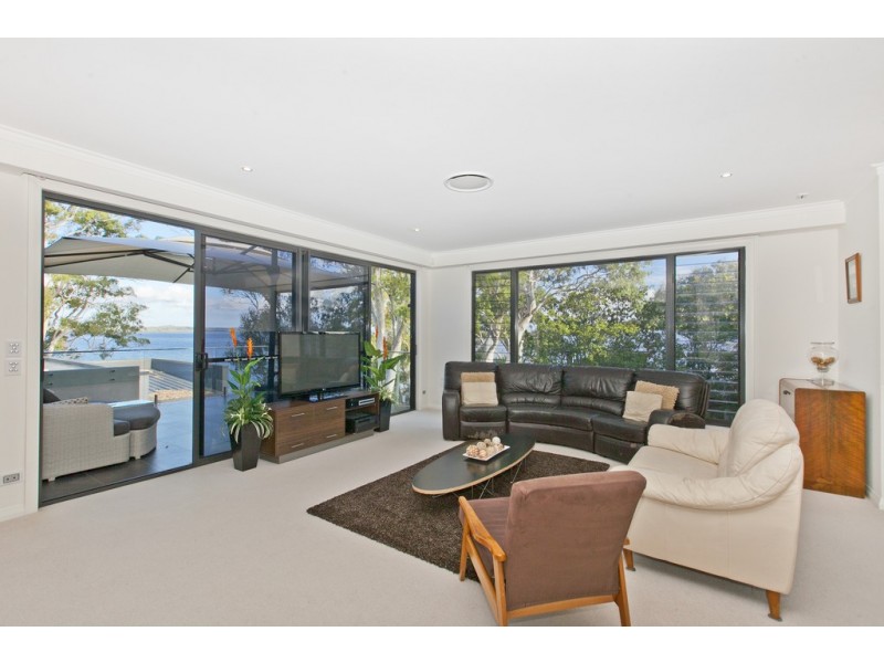 1a Bay Street, Redland Bay QLD 4165