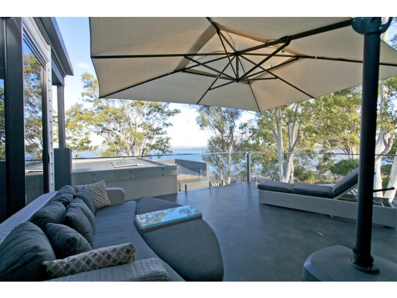 1a Bay Street, Redland Bay QLD 4165