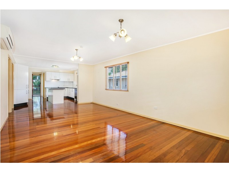 87 Moreton Avenue, Wynnum QLD 4178