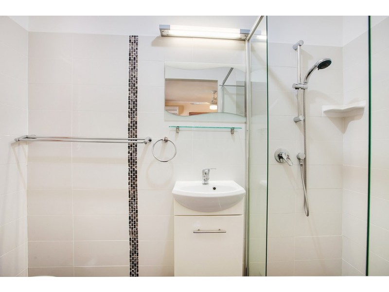 87 Moreton Avenue, Wynnum QLD 4178